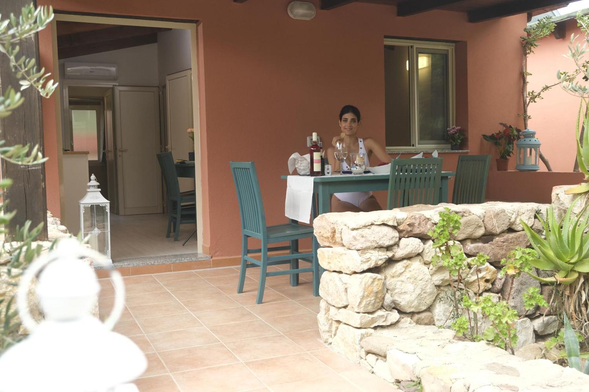 Villaggio Camping Torre Del Porticciolo Porto Conte Ruang foto